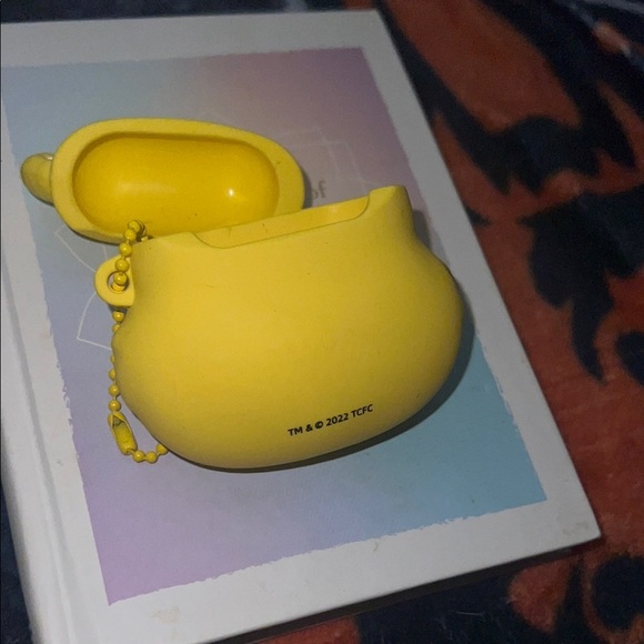 Yellow AirPods Case with Heart Design - Picture 3 of 6